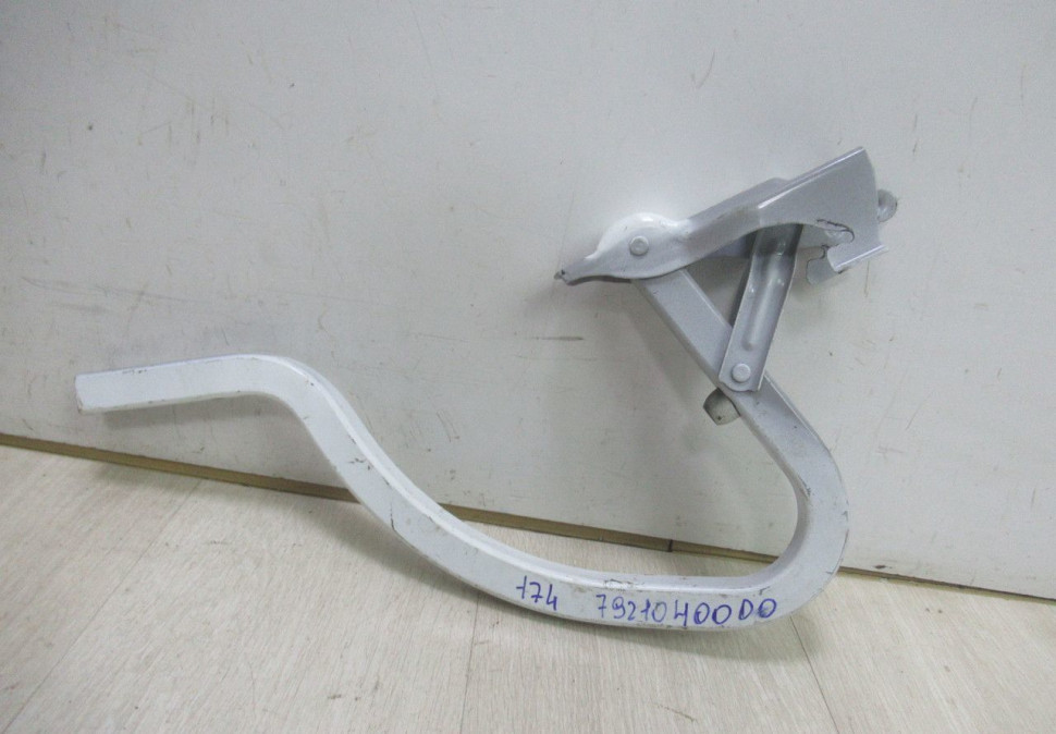 Петля крышки багажника левая Hyundai Solaris 1 oem 792104l000