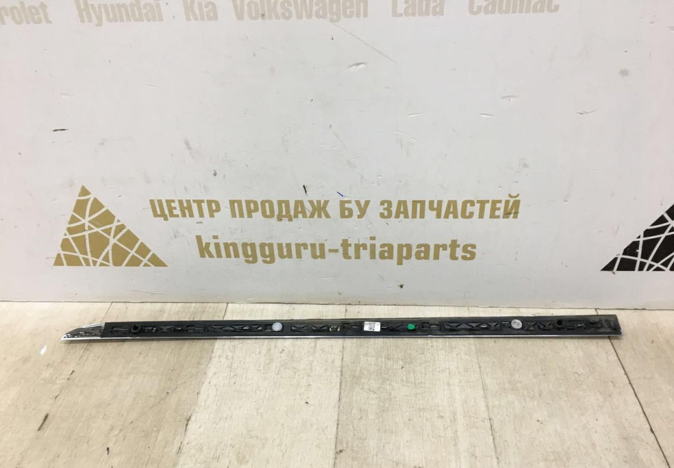 Молдинг двери задней правой BMW 7 G12 OEM 51137364354 Молдинг двери задней правой BMW 7 G12 OEM 51137364354