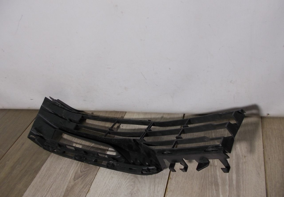 Решетка переднего бампера правая бу BMW 5 G30 OEM 51117385262