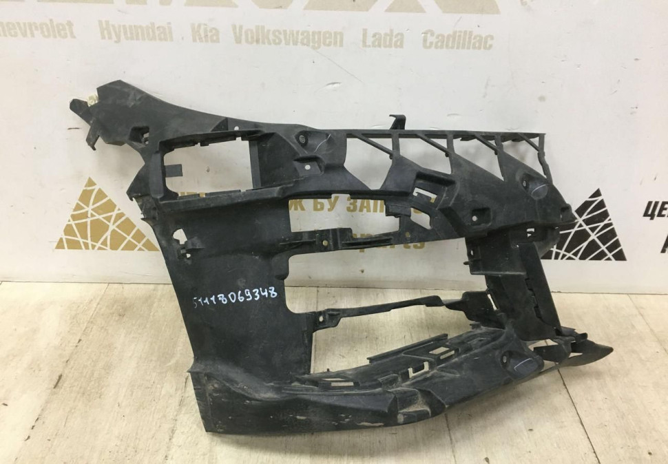 Кронштейн переднего бампера правый BMW 3 G20 M-Pack OEM 51118069348