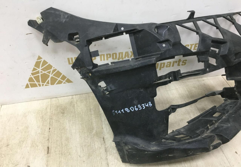 Кронштейн переднего бампера правый BMW 3 G20 M-Pack OEM 51118069348 Кронштейн переднего бампера правый BMW 3 G20 M-Pack OEM 51118069348