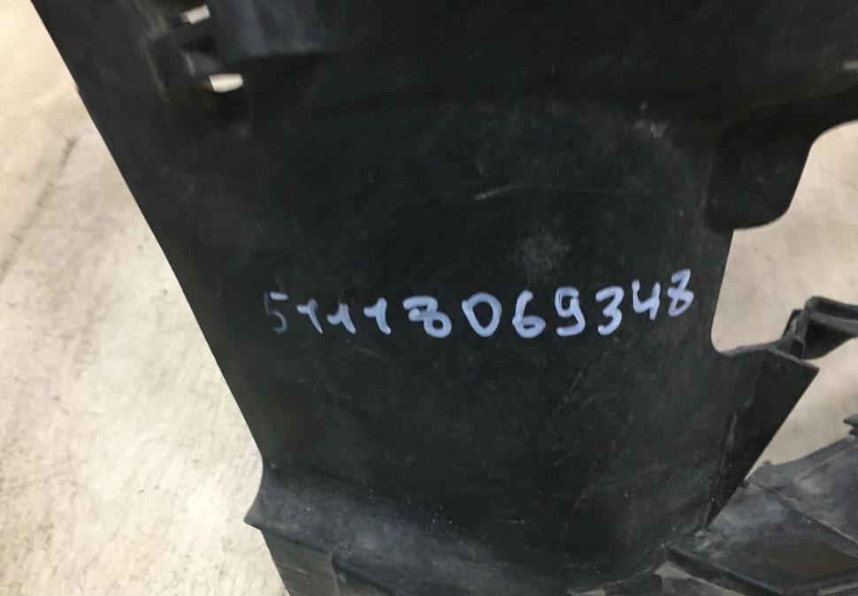 Кронштейн переднего бампера правый BMW 3 G20 M-Pack OEM 51118069348 Кронштейн переднего бампера правый BMW 3 G20 M-Pack OEM 51118069348