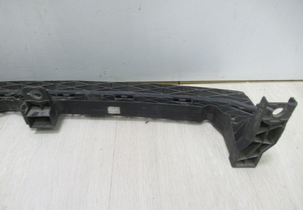 Усилитель пластиковые переднего бампера Volkswagen Passat B7 OEM 3AA807899A