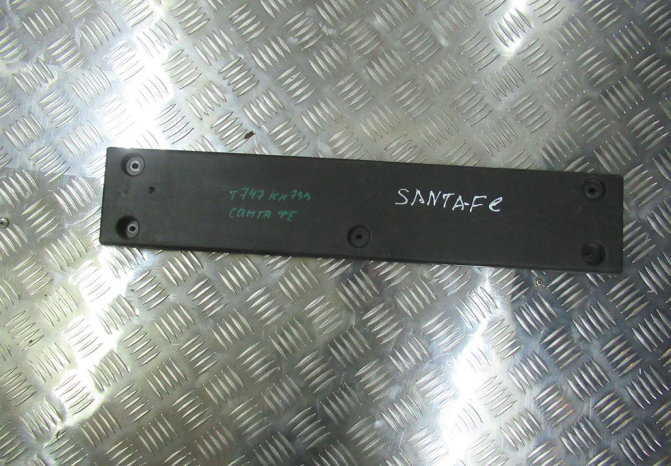 Подиум номерного знака Hyundai Grand Santa Fe 3 2015 OEM 86560B8AA0