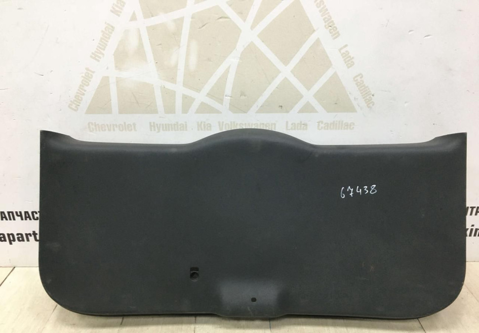 Обшивка крышки багажника Skoda Yeti OEM 5L6867975A