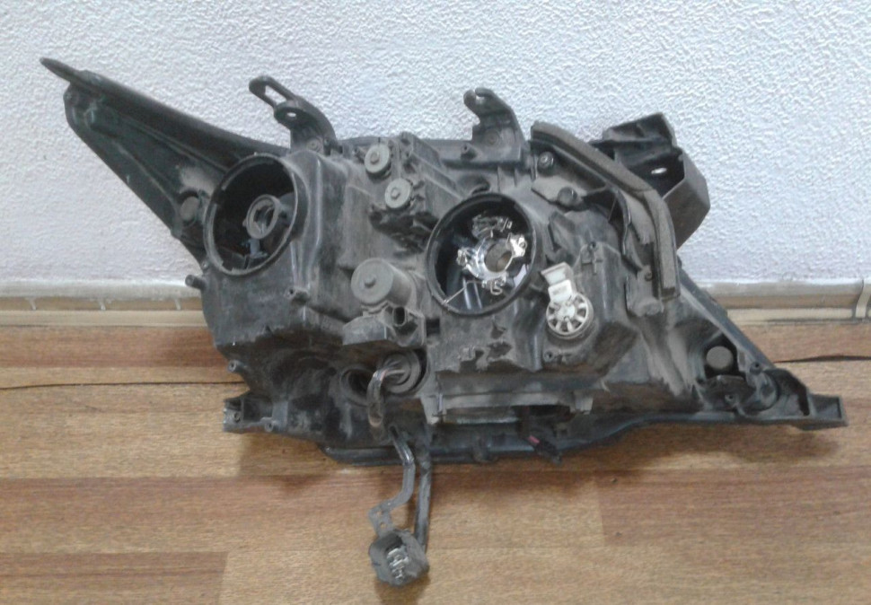 Фара левая Lexus LX (07-12) ксенон (дефект стекла) (скл-3) Фара левая Lexus LX (07-12) ксенон (дефект стекла) (скл-3)