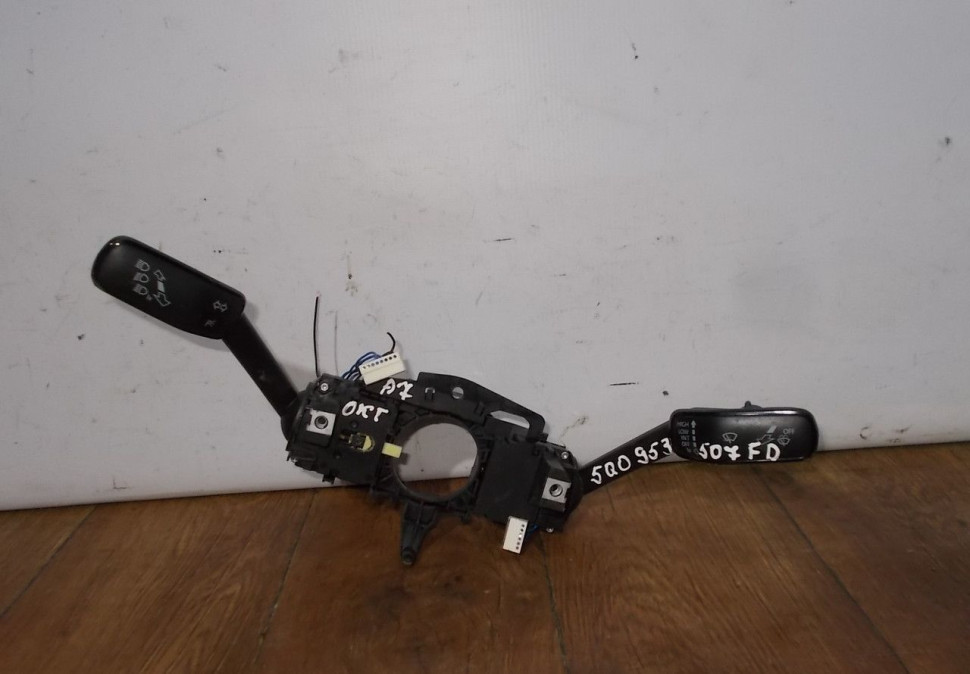 Ручка переключения стеклоочистителя бу Skoda Octavia A7 OEM 5Q0953507FD