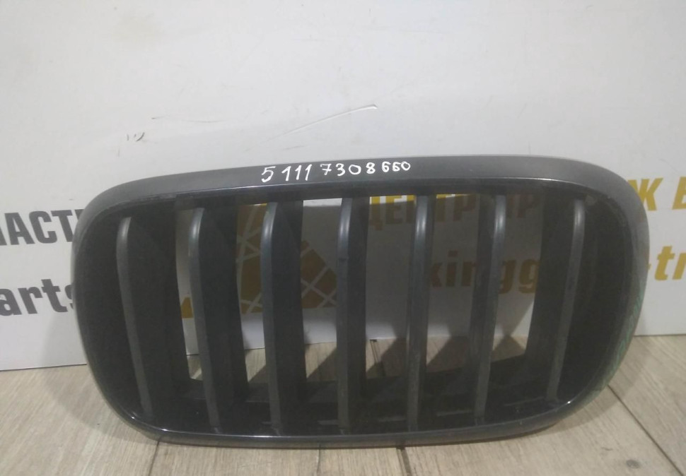 Решетка радиатора правая бу BMW X5 F15 OEM 51117308660
