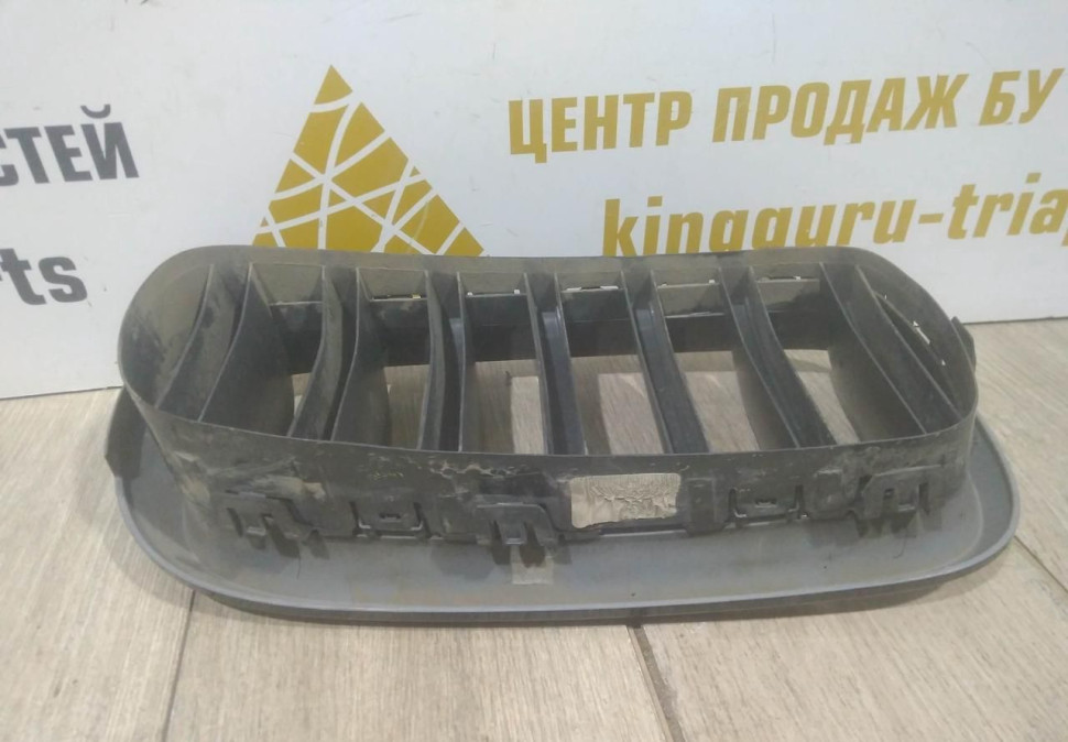 Решетка радиатора правая бу BMW X5 F15 OEM 51117308660