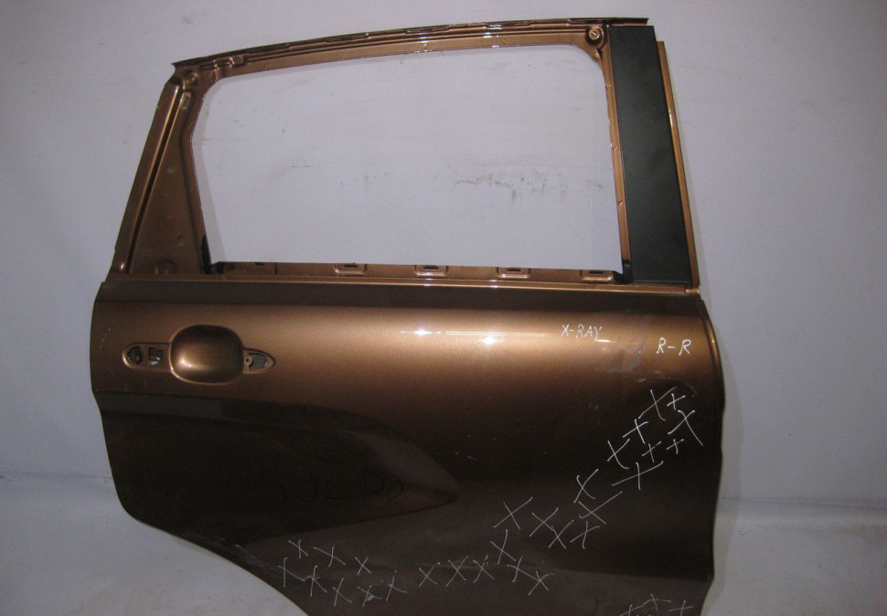 Дверь задняя правая Lada X-Ray (вмятины) (скл-3)