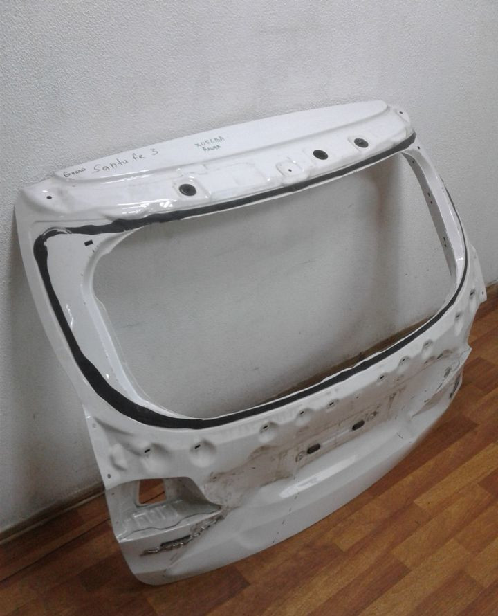 Крышка багажника Hyundai Grand Santa Fe 3 oem 73700B8120 (вмятины) (скл-3) Крышка багажника Hyundai Grand Santa Fe 3 oem 73700B8120 (вмятины) (скл-3)