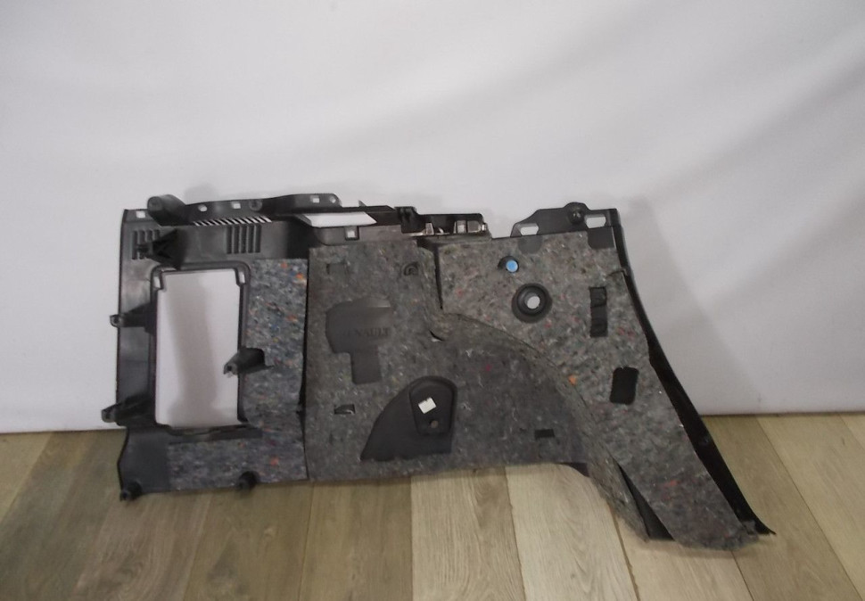 Обивка багажника правая бу Renault Duster OEM 849503745R Обивка багажника правая бу Renault Duster OEM 849503745R