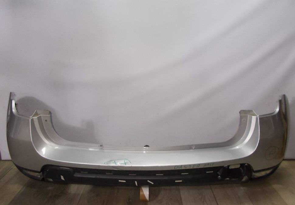 Бампер задний бу Renault Duster рестайлинг OEM 850225435R (В)