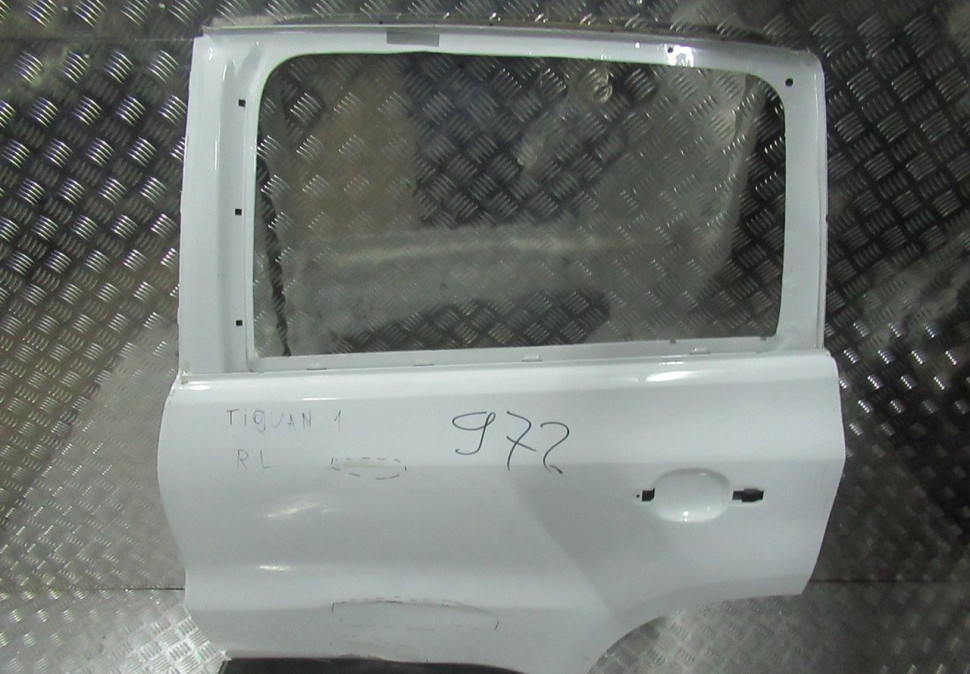 Дверь задняя левая Volkswagen Tiguan 1 oem 5N0833311B (вмятины) (скл-3)