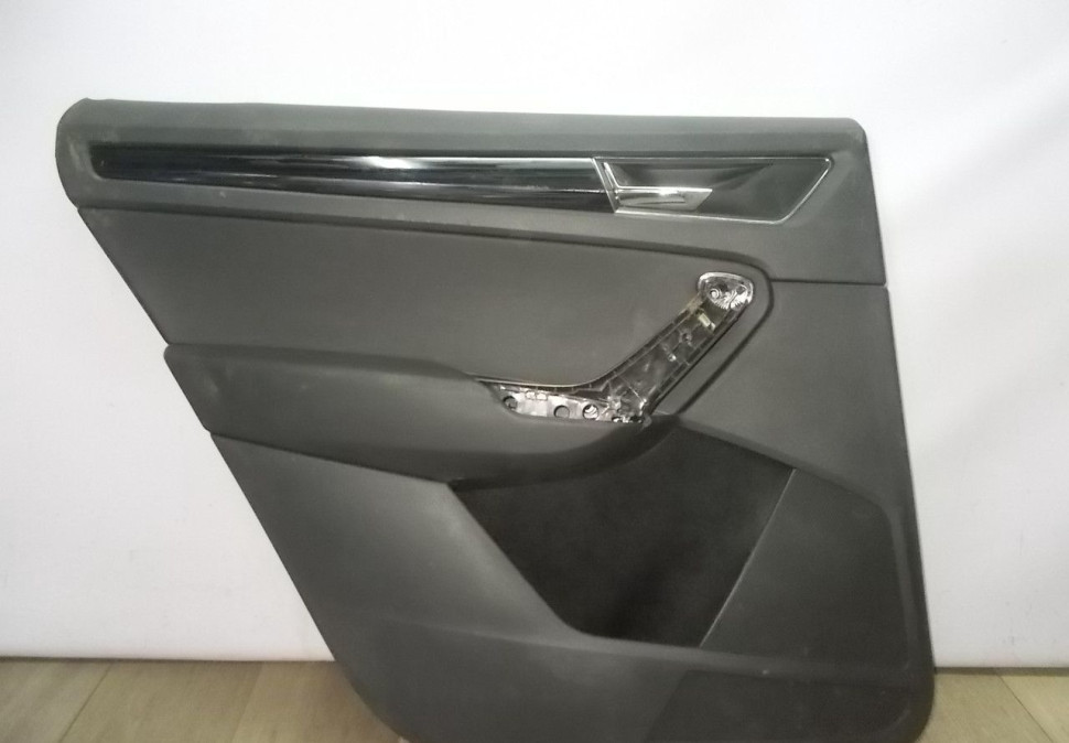 Обивка двери задняя левая бу Skoda Kodiaq OEM 565867023AB