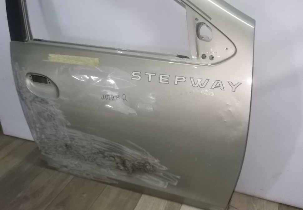 Дверь передняя правая бу Renault Logan 2 OEM 801007952R