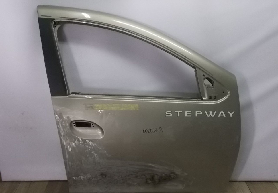 Дверь передняя правая бу Renault Logan 2 OEM 801007952R
