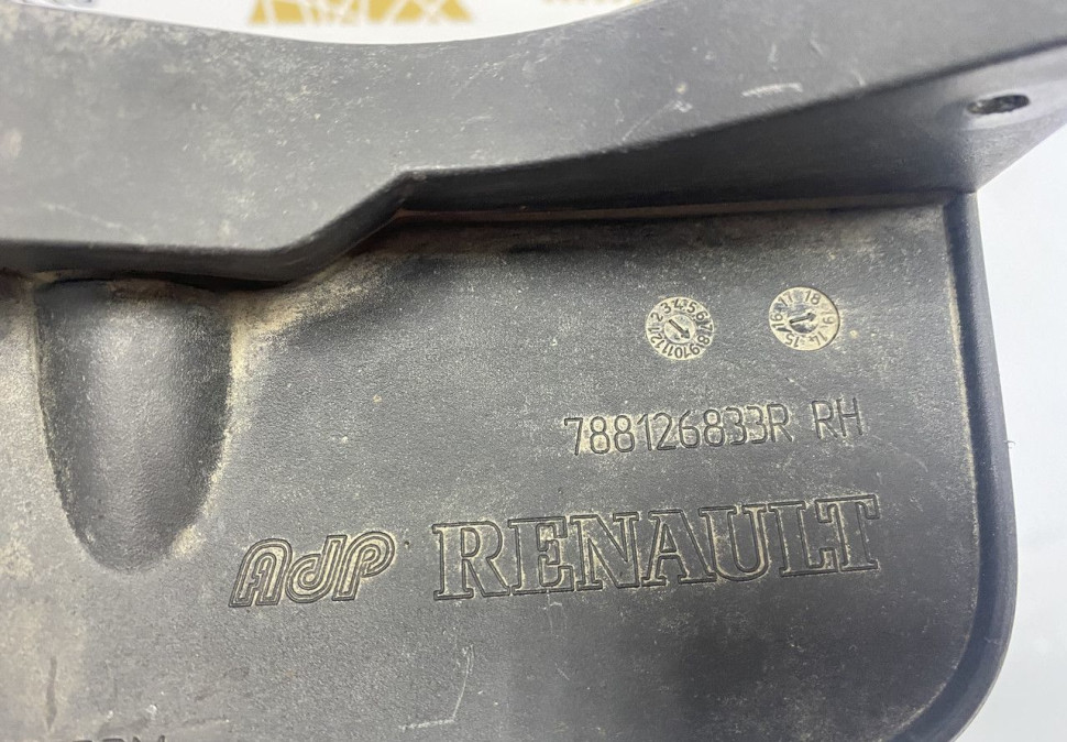Брызговик задний правый Renault Duster OEM 788126833R
