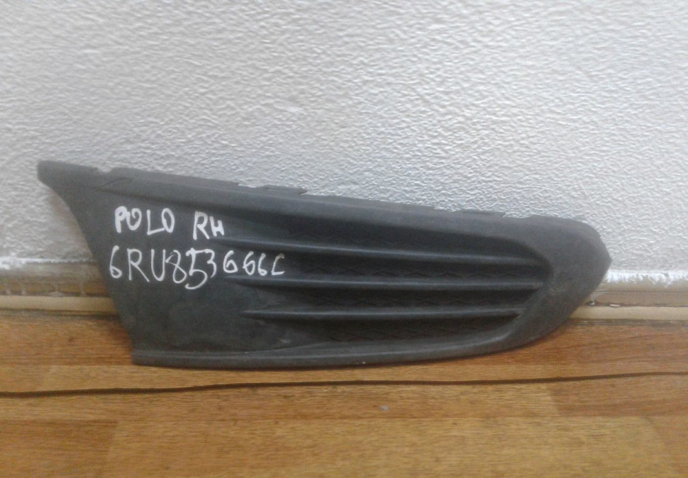 Заглушка ПТФ правая Volkswagen Polo до рест Oem 6RU853666C