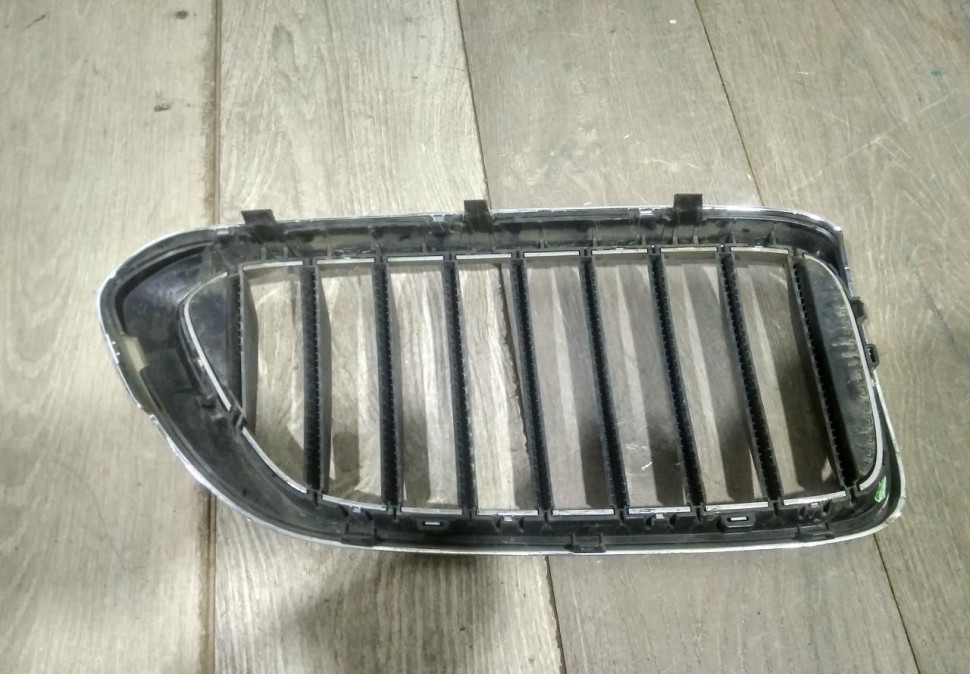 Решетка радиатора левая бу BMW 6 G32 OEM 51137412421 Решетка радиатора левая бу BMW 6 G32 OEM 51137412421
