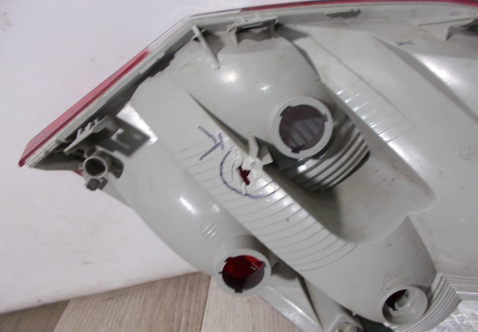 Фонарь левый бу Skoda Fabia 2 OEM 5J6945095