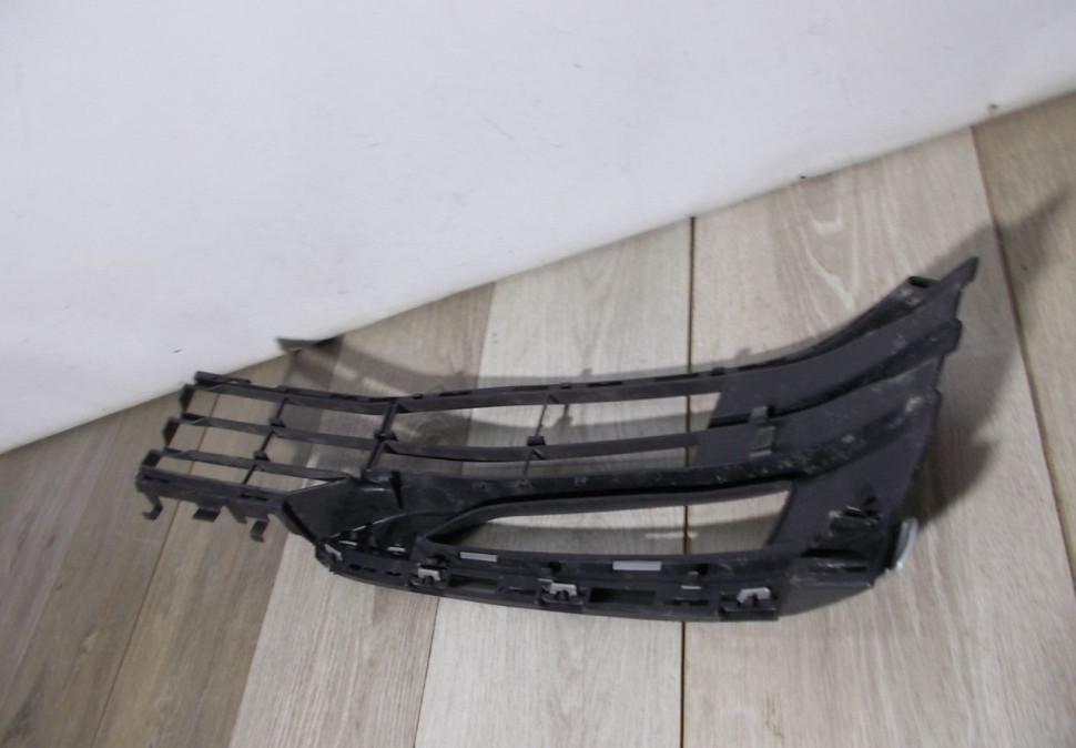 Решетка переднего бампера левая бу BMW 5 G30 OEM 51117385261 Решетка переднего бампера левая бу BMW 5 G30 OEM 51117385261