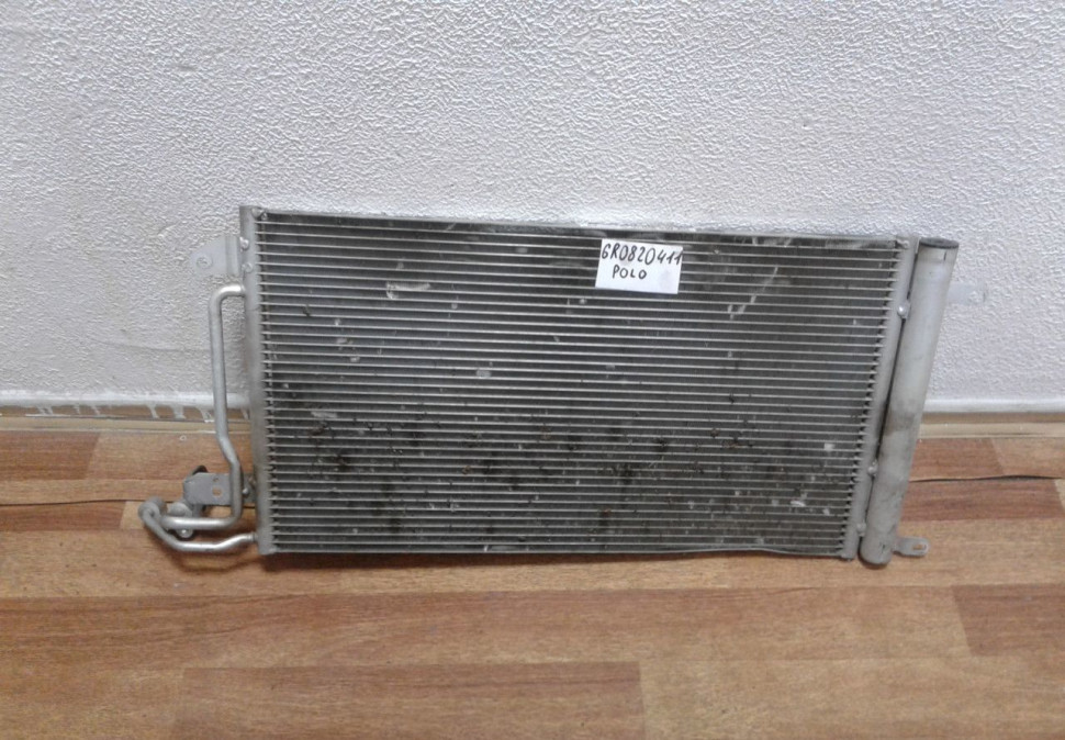 Радиатор кондиционера Volkswagen Polo oem 6r0820411