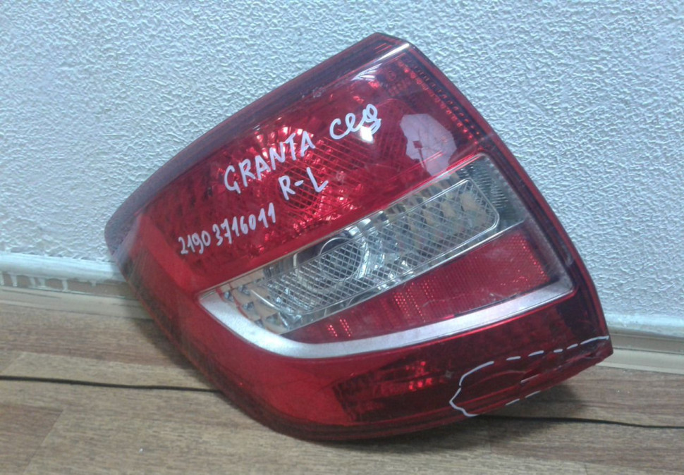 Фонарь левый Lada Granta (ВАЗ 2190) седан (11>) (трещина на стекле) oem 21903716011 (скл-3)