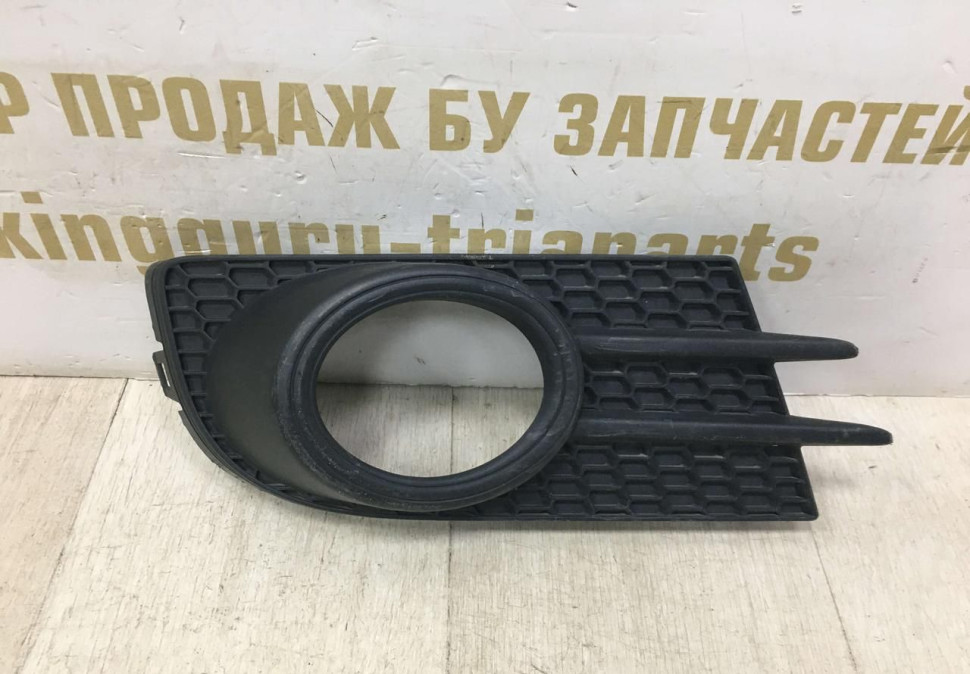 Решетка рамка ПТФ правая Volkswagen Tiguan 11- oem 5N0853666E
