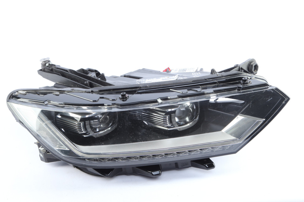 Фара правая LED Volkswagen Passat B8 2014 дорестайлинг OEM 3G1941082G