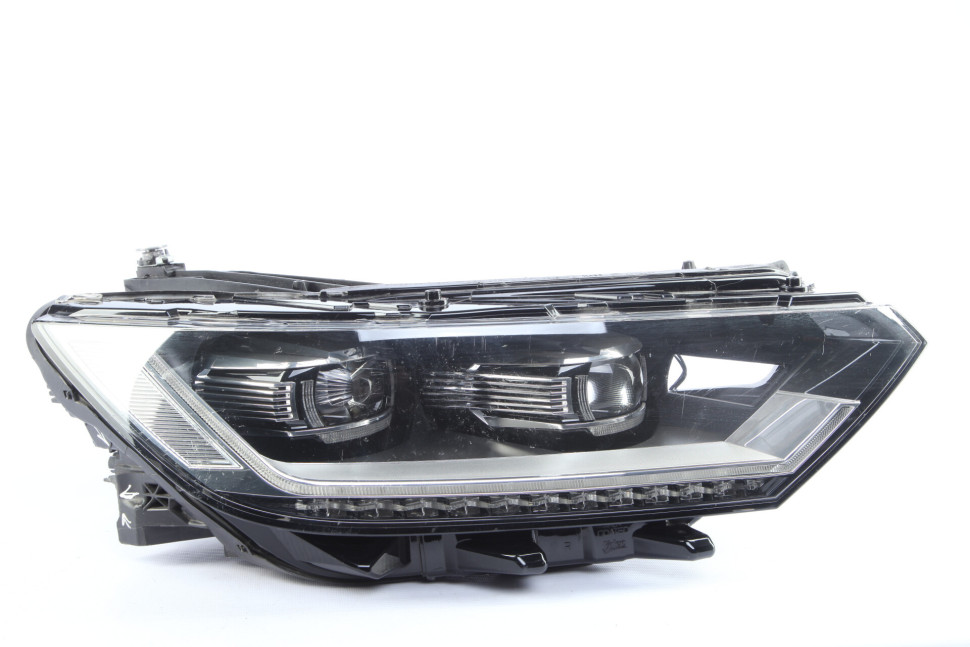 Фара правая LED Volkswagen Passat B8 2014 дорестайлинг OEM 3G1941082G