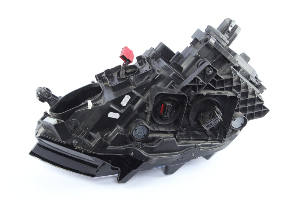 Фара правая LED Volkswagen Passat B8 2014 дорестайлинг OEM 3G1941082G