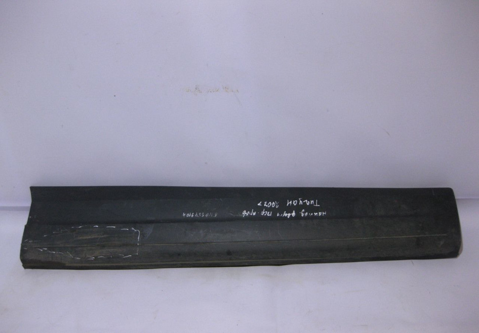 Молдинг двери передний правый Volkswagen Tiguan (11-16) потертости oem 5n0854940 (скл-3)