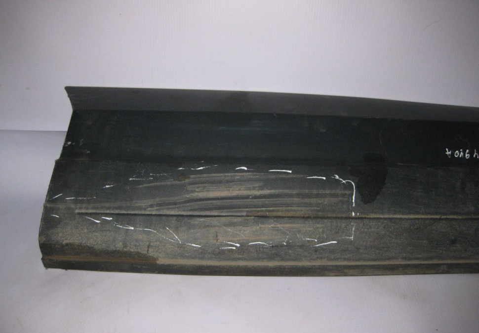 Молдинг двери передний правый Volkswagen Tiguan (11-16) потертости oem 5n0854940 (скл-3)