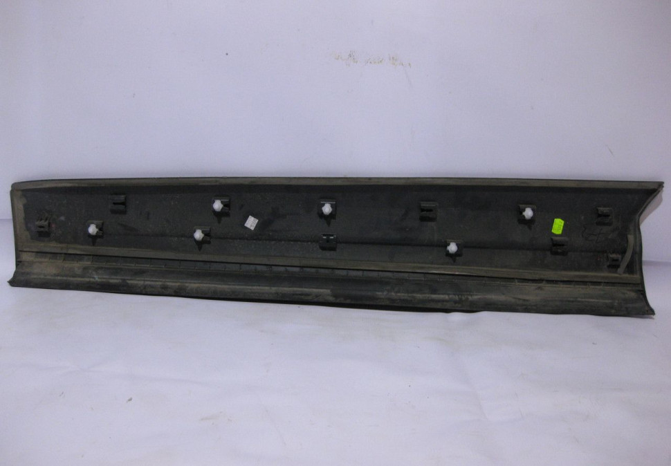 Молдинг двери передний правый Volkswagen Tiguan (11-16) потертости oem 5n0854940 (скл-3)