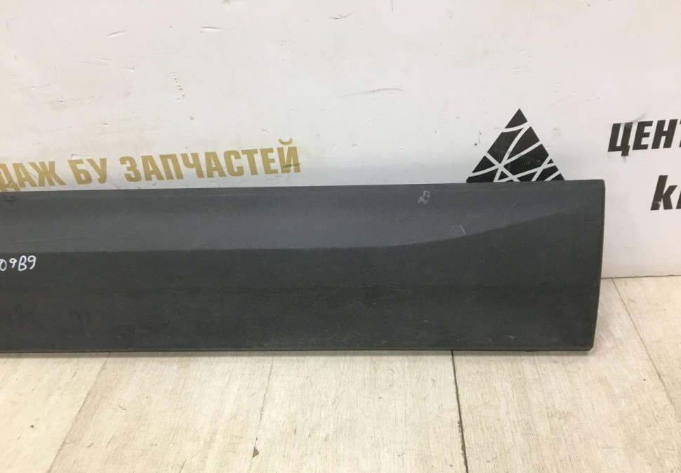 Молдинг двери передний правый Skoda Karoq OEM 57A854940