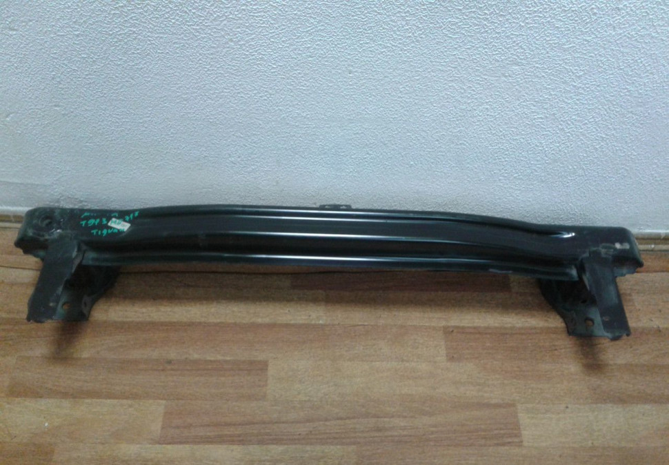 Усилитель переднего бампера Volkswagen Tiguan (11>) (мал. вмятина)