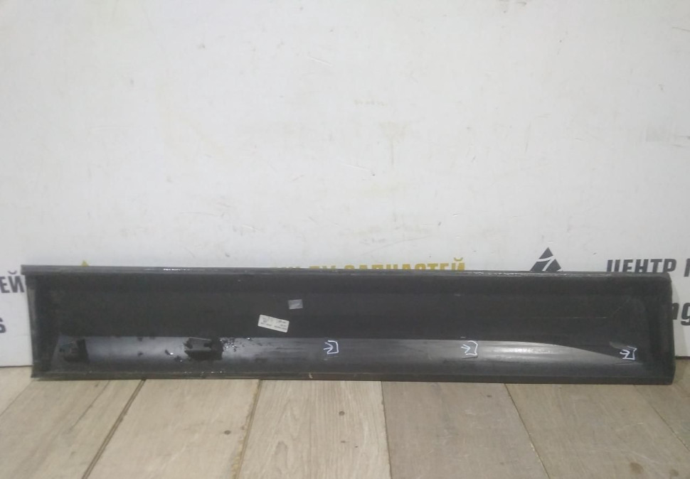 Молдинг двери передний правый бу Skoda Karoq OEM 57A854940 Молдинг двери передний правый бу Skoda Karoq OEM 57A854940