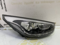 Фара правая Hyundai ix35 Диод сломаны крепления oem 921022y000