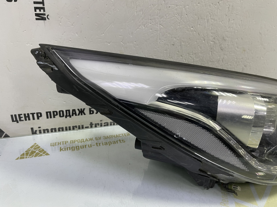 Фара правая Hyundai ix35 Диод сломаны крепления oem 921022y000 Фара правая Hyundai ix35 Диод сломаны крепления oem 921022y000
