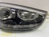 Фара правая Hyundai ix35 Диод сломаны крепления oem 921022y000