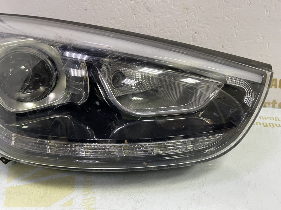 Фара правая Hyundai ix35 Диод сломаны крепления oem 921022y000 Фара правая Hyundai ix35 Диод сломаны крепления oem 921022y000