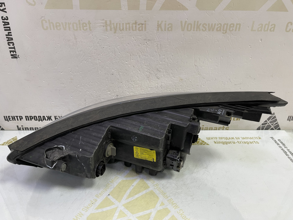 Фара правая Hyundai ix35 Диод сломаны крепления oem 921022y000 Фара правая Hyundai ix35 Диод сломаны крепления oem 921022y000
