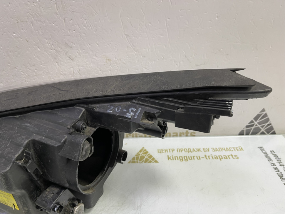 Фара правая Hyundai ix35 Диод сломаны крепления oem 921022y000 Фара правая Hyundai ix35 Диод сломаны крепления oem 921022y000