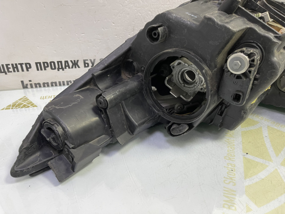 Фара правая Hyundai ix35 Диод сломаны крепления oem 921022y000 Фара правая Hyundai ix35 Диод сломаны крепления oem 921022y000