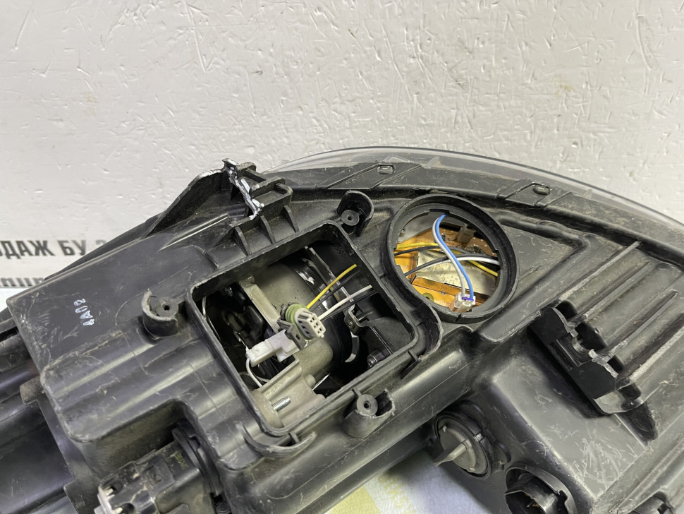 Фара правая Hyundai ix35 Диод сломаны крепления oem 921022y000 Фара правая Hyundai ix35 Диод сломаны крепления oem 921022y000