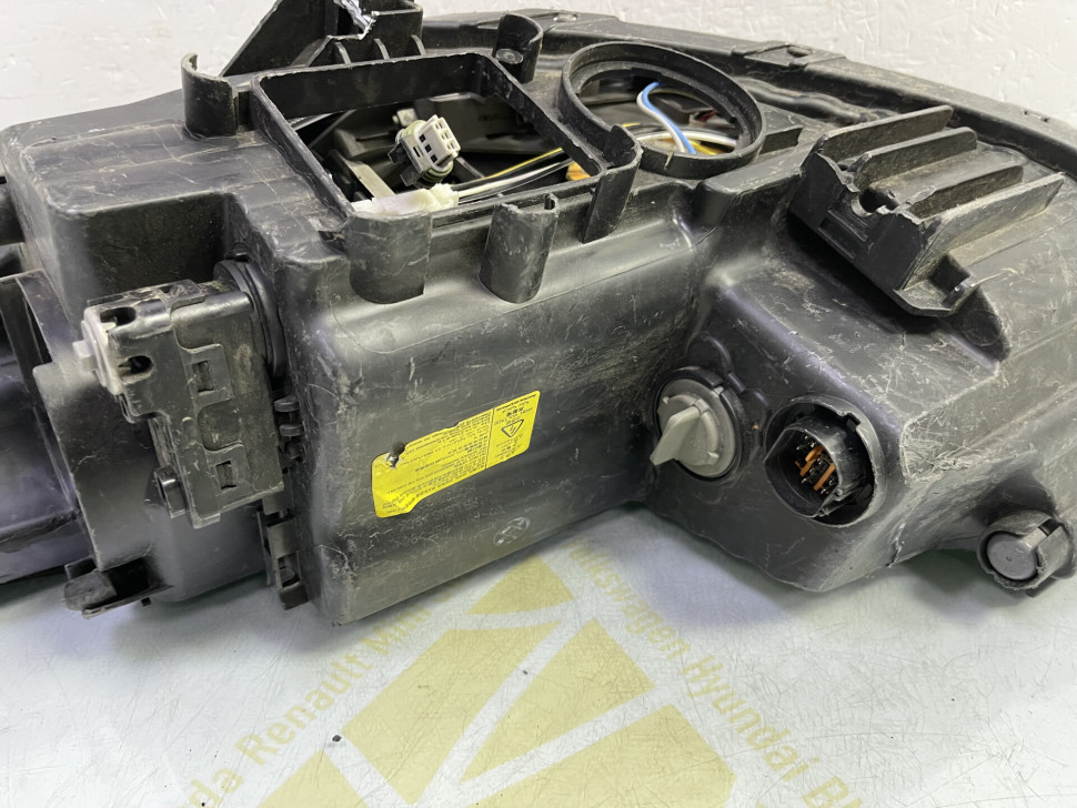 Фара правая Hyundai ix35 Диод сломаны крепления oem 921022y000 Фара правая Hyundai ix35 Диод сломаны крепления oem 921022y000