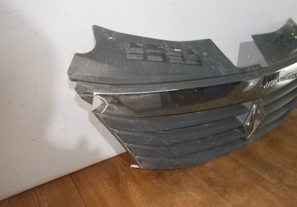 Решетка радиатора бу Renault Logan 1 рестайлинг OEM 8200752748 Решетка радиатора бу Renault Logan 1 рестайлинг OEM 8200752748