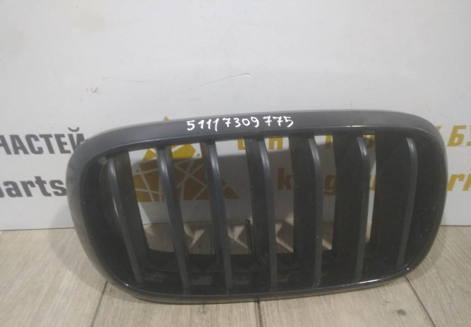 Решетка радиатора правая бу BMW X5 F15 OEM 51117309775