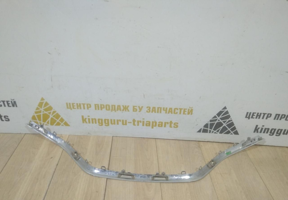 Молдинг решетки радиатора бу Renault Kaptur OEM 623825227R Молдинг решетки радиатора бу Renault Kaptur OEM 623825227R